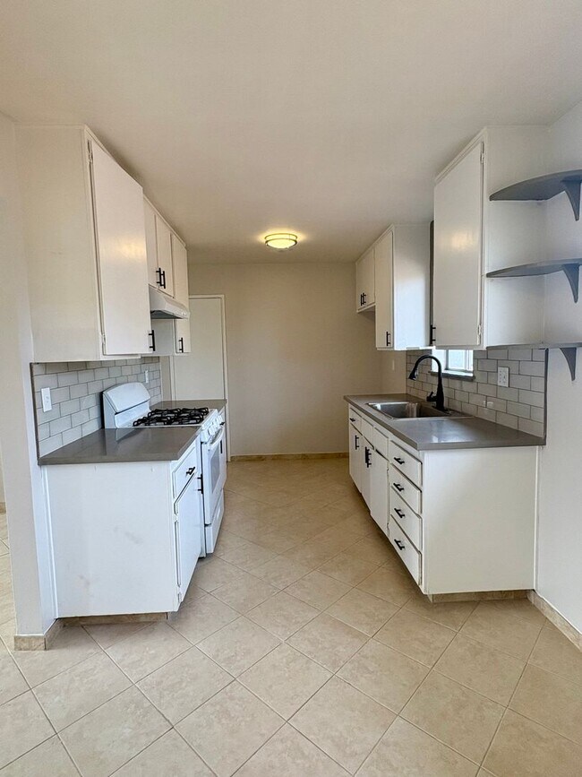 Foto del edificio - 1951 N Ventura Rd