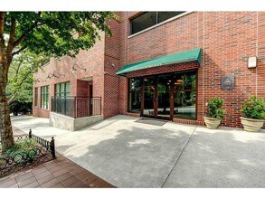 Building Photo - 115 W Peachtree Pl NW