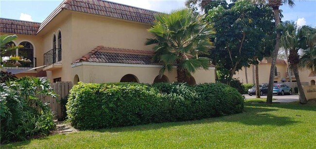 Building Photo - 1001 Royal Palm Blvd