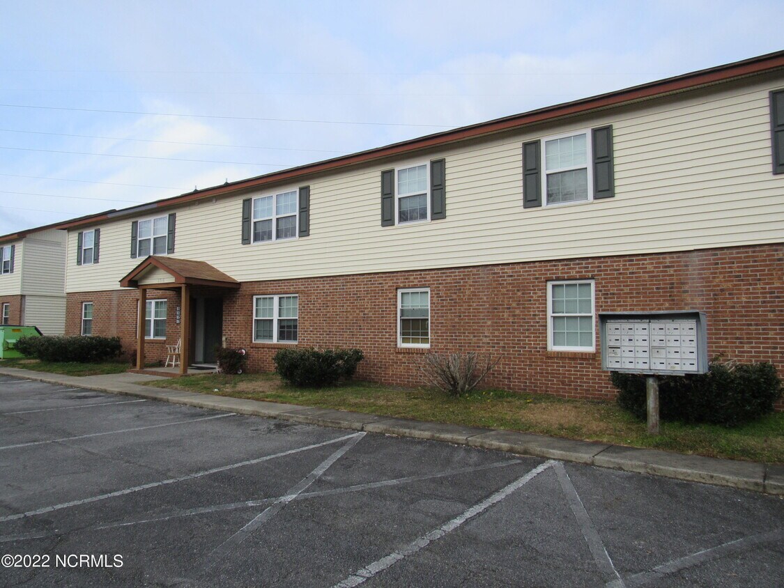 2318 Indian Dr Unit B8, Jacksonville, NC 28546 Apartment for Rent in Jacksonville, NC
