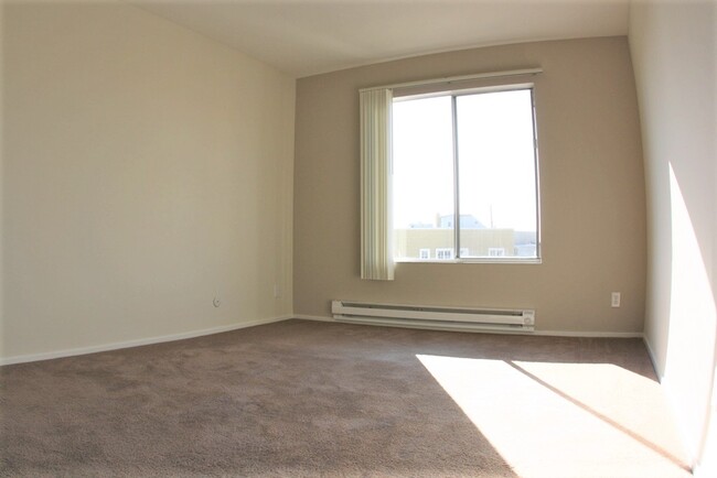 Building Photo - Athol Apartments