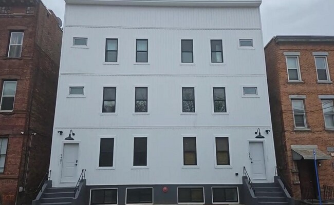 Foto del edificio - 1487 5th Ave