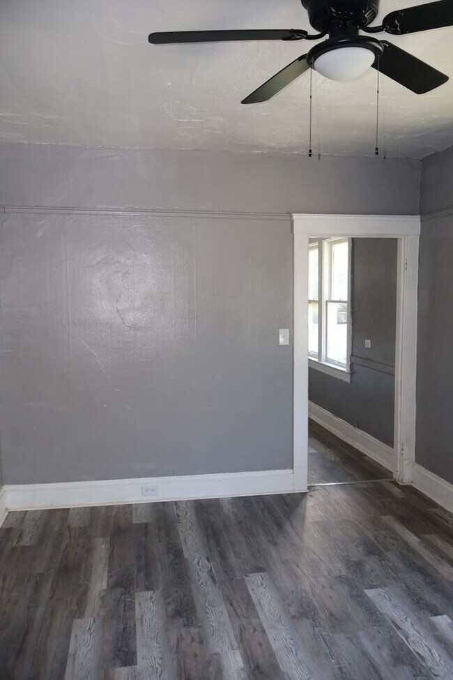 Building Photo - 6812 Whitney Ave