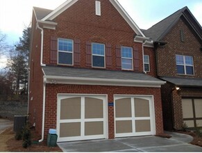 Building Photo - 2100 Greencrest Cir