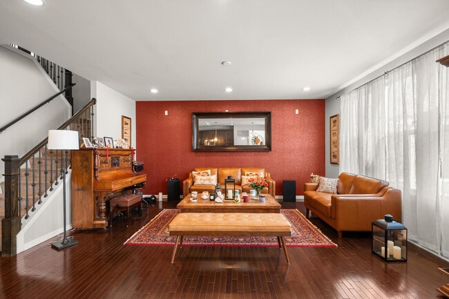 Building Photo - 3720 Honey Locust Dr