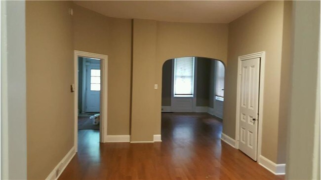 Foto del edificio - 310 N Charlotte St