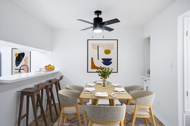 Foto del edificio - ReNew Towne Oaks