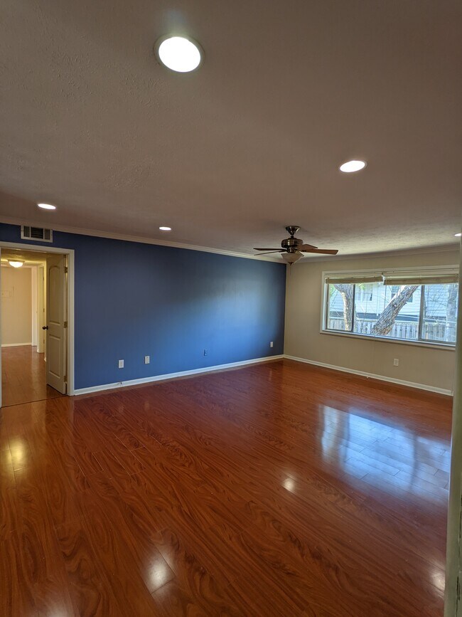 Building Photo - 115 Biscayne Dr NW