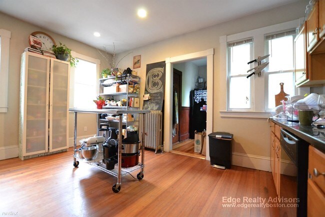 Foto del edificio - 4 br, 2 bath  - 44 Mapleton St # 1O