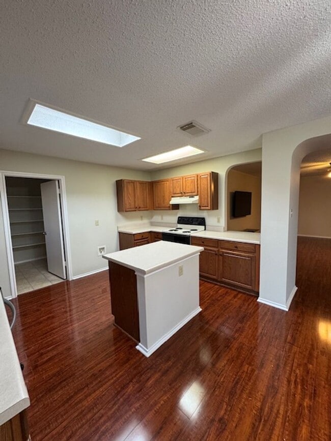 Building Photo - 10114 Sandbrook Hill