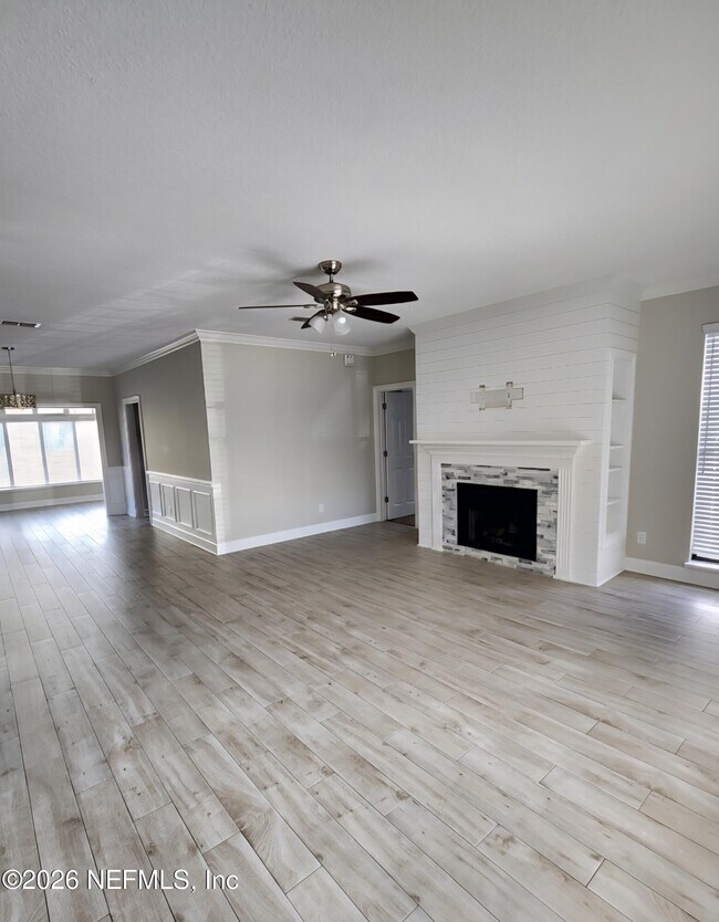 Foto del edificio - 403 Branch Wood Ln