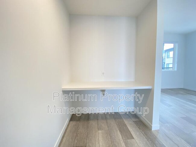 Building Photo - 6505 Country Hills Blvd NE