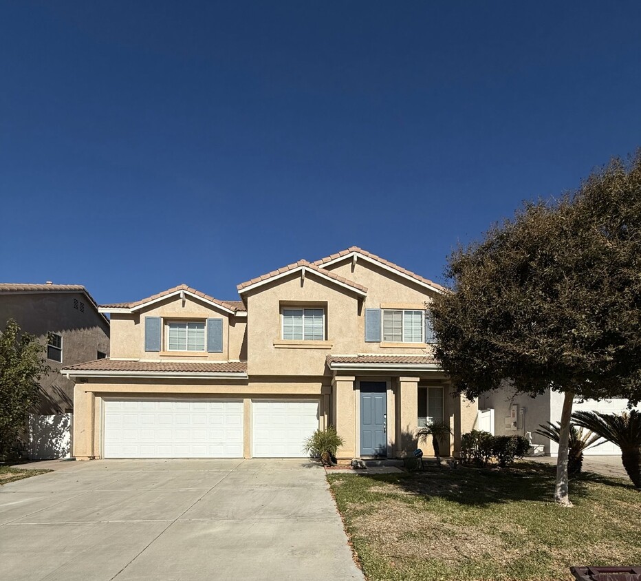 Foto principal - "Spacious 6-Bedroom Moreno Valley Haven wi...