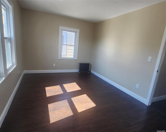 Foto del edificio - 108-24 Springfield Blvd