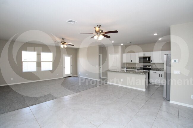 Foto del edificio - 36023 W Santa Barbara Ave