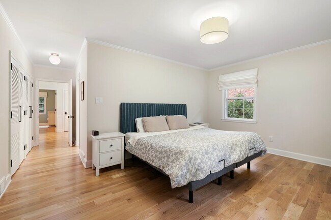 Building Photo - Modern Upgraded 4 Bed 3.5 Bath Home in SW ...