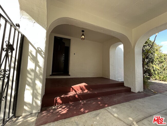 Foto del edificio - 2335 Prosser Ave