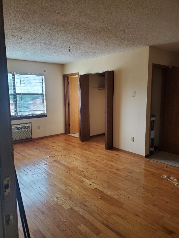 Foto del edificio - 664 E Cherry St