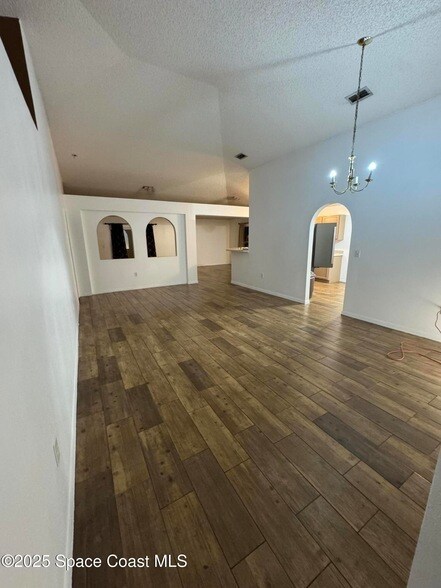 Building Photo - 1179 White Oak Cir