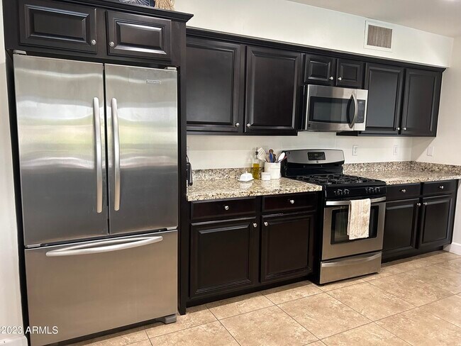Building Photo - 4631 E Avalon Dr