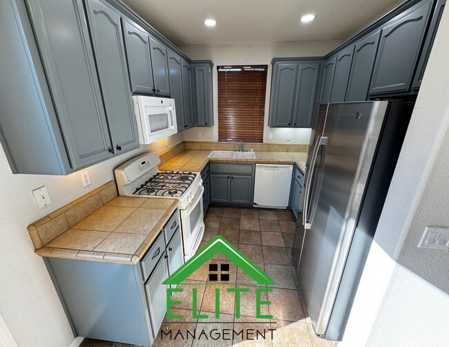 Foto del edificio - Beautiful 3 Bedroom, 2 Bath Home in Desira...