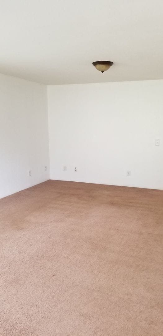 Building Photo - 3 bed/2 bath