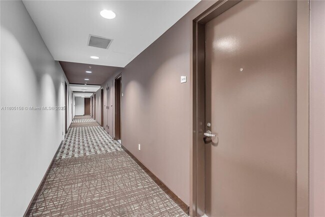 Foto del edificio - 60 SW 13th St