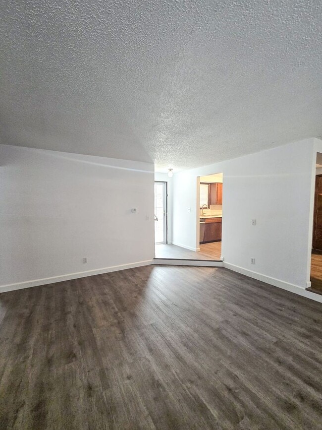 Foto del edificio - 11613 Pacific Ct NE
