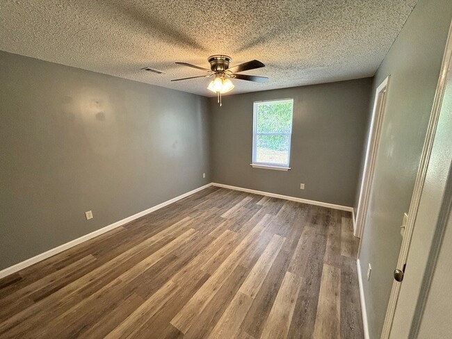 Foto del edificio - 3421 Meadow Ct