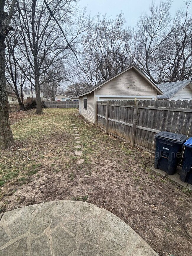 Foto del edificio - Two bed, Two Bath, fully fenced backyard rental available now!