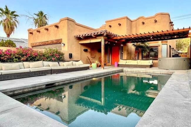Building Photo - 53180 Avenida Mendoza