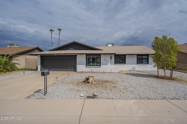 Building Photo - 2030 E Duke Dr