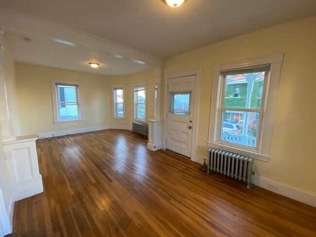 Building Photo - 2 Dracut St