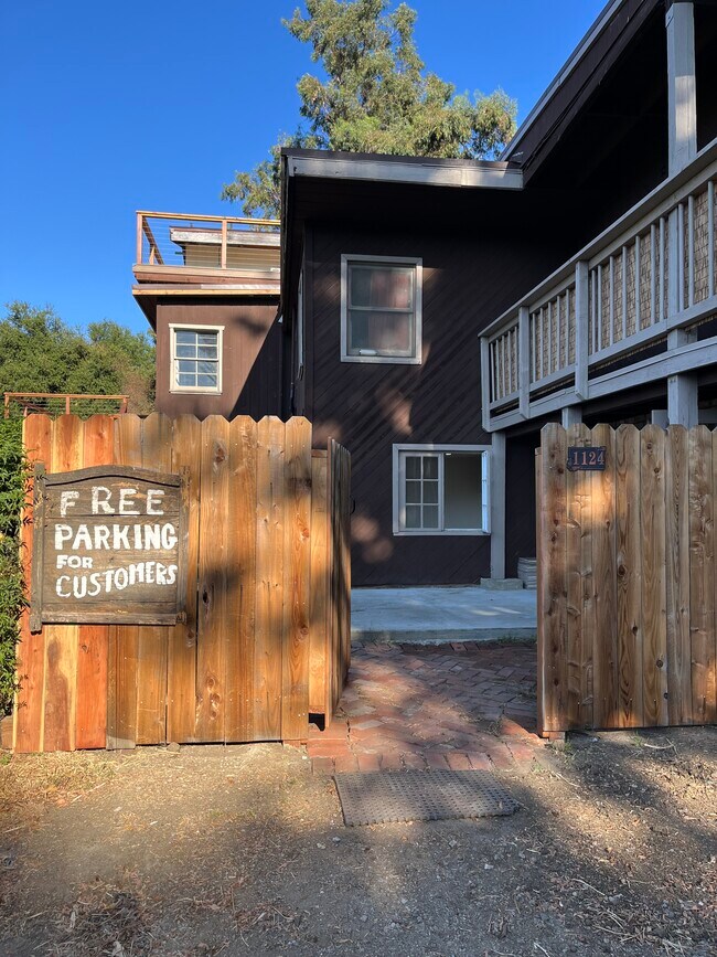 Building Photo - 1124 Rosario Dr