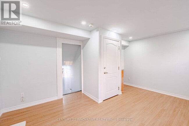 Building Photo - 56 Foxacre Row