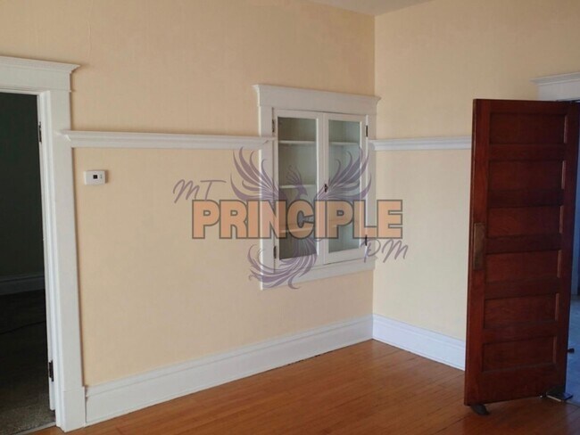 Foto del edificio - 805-807 W Galena St