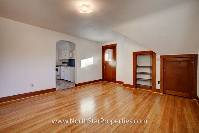 Building Photo - Charming unit in Redmond
