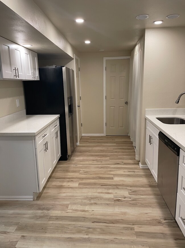 Building Photo - 1336 S Welch Cir