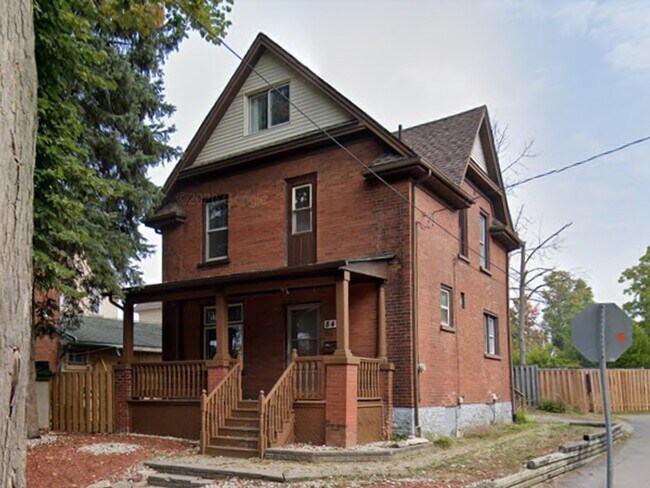 Photo du bâtiment - Historic Charm. Urban Convenience. Welcome to 84 Ahrens.