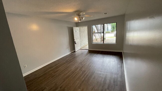 Foto del edificio - Apartment For Rent