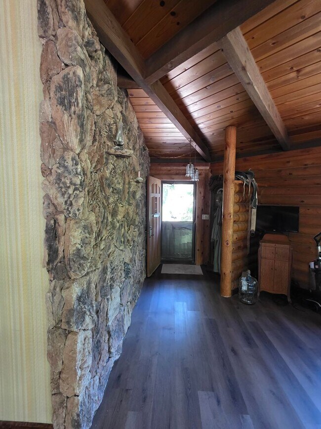 Foto del edificio - 7068 Sandy Creek Rd