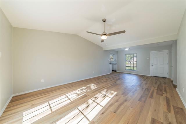 Building Photo - 802 Birchwood Dr