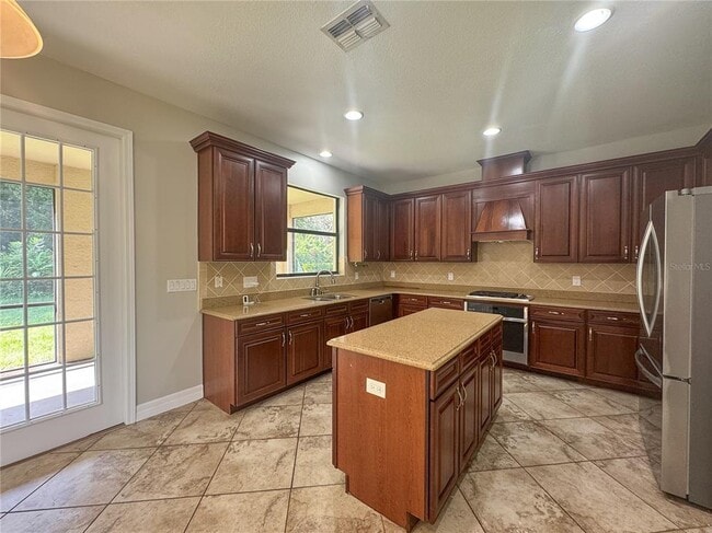 Building Photo - 20318 Chestnut Grove Dr