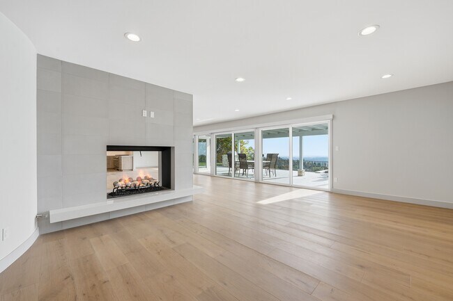 Foto del edificio - 5527 Burning Tree Dr