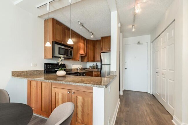 Building Photo - 450 W Briar