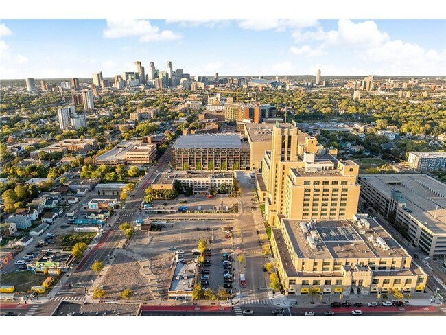 Foto del edificio - 2929 Chicago Ave