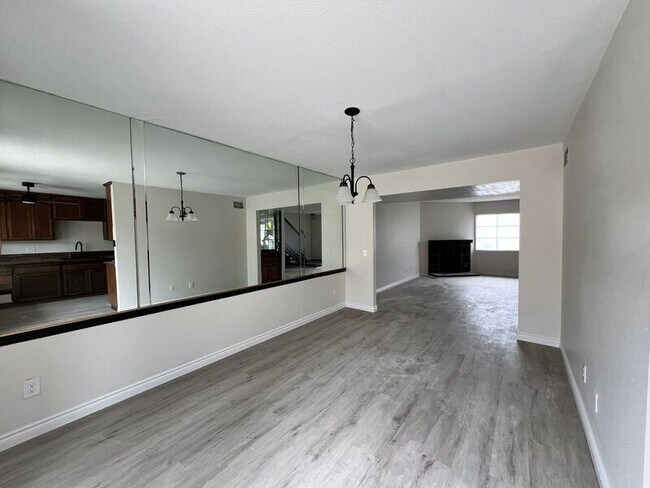 Foto del edificio - 1240 N Citrus Ave