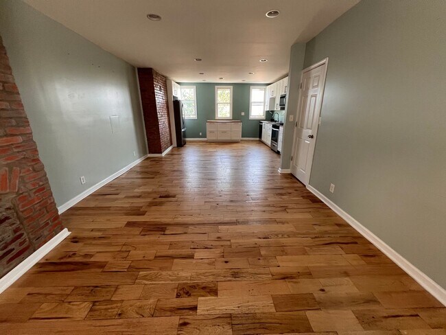 Building Photo - Pittsburgh - 3 Bedroom 1.5 Bathroom