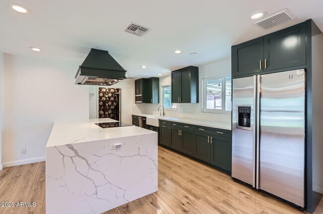 Foto del edificio - 3344 N 62nd Pl
