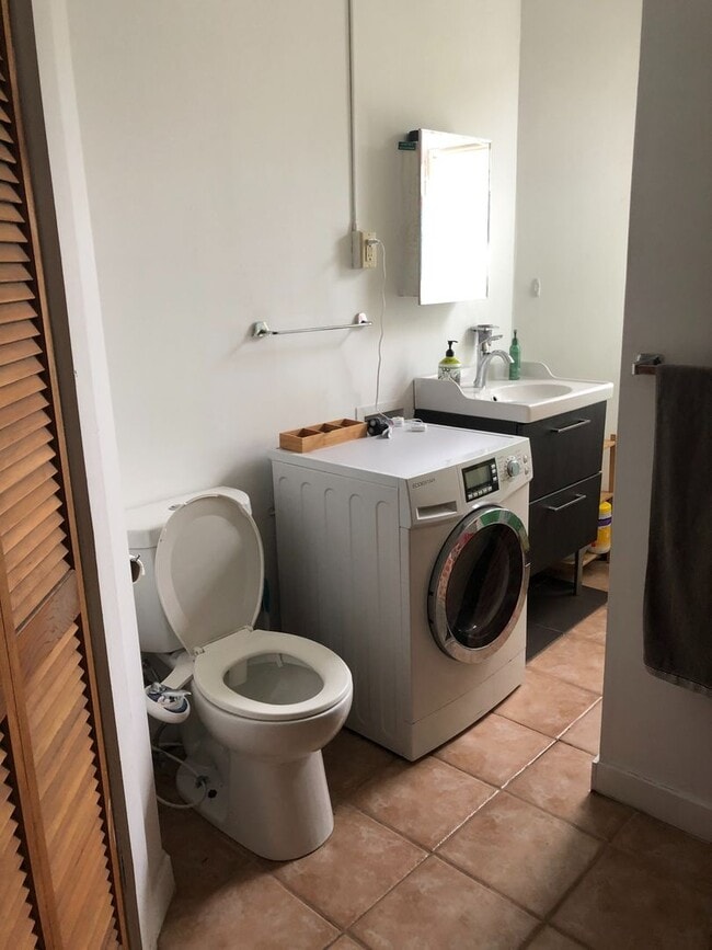 Building Photo - 940 State St